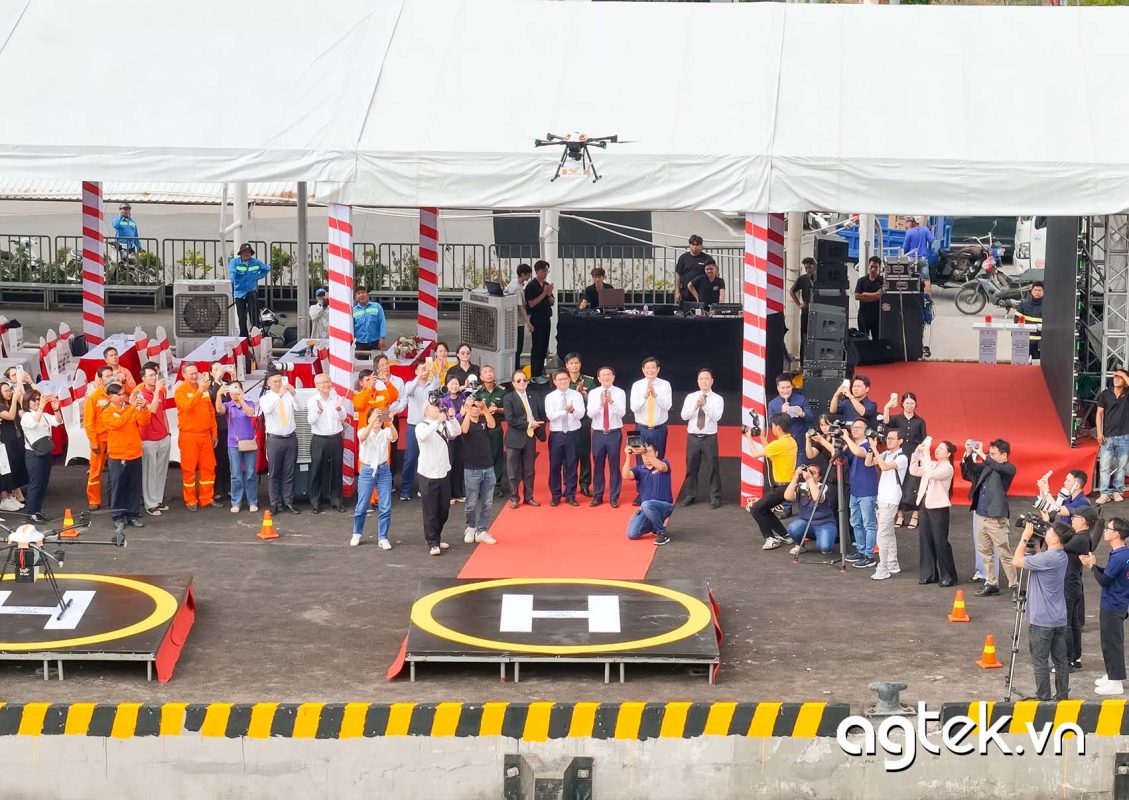 Toàn cảnh quá trình cất cánh Drone vận chuyển hàng hóa