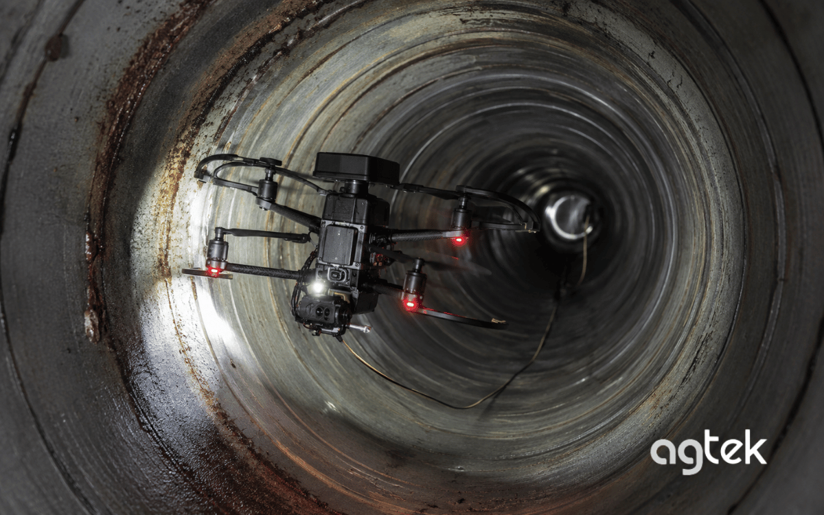 Drone kiểm tra bên trong đường ống công nghiệp.