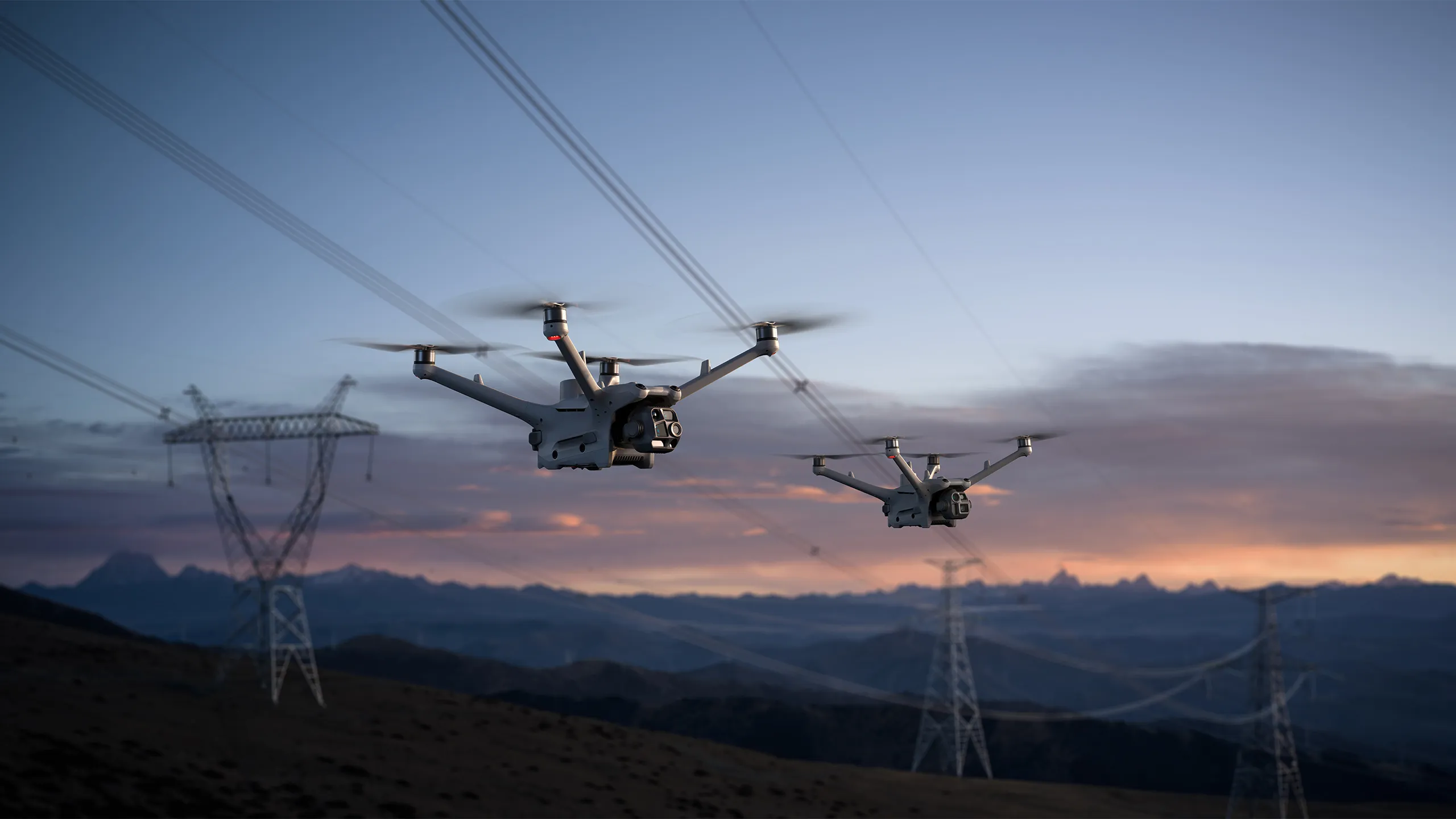 DJI Matrice 4D và 4TD hoàn toàn mới, chống bụi và nước, được thiết kế riêng cho DJI Dock 3, có thời gian bay dài hơn và có thể ghép nối với DJI RC Plus 2 Enterprise để bay độc lập. Cả hai drone đều được trang bị camera góc rộng, camera tele trung, camera tele và máy đo xa laser. Matrice 4D phát huy hiệu quả cao trong lập bản đồ chính xác cao chuyên nghiệp và kiểm tra bề mặt chi tiết. Matrice 4TD được trang bị camera nhiệt hồng ngoại và đèn trợ sáng NIR mới, phù hợp với nhiều ứng dụng như kiểm tra hạ tầng, ứng cứu khẩn cấp và an ninh công cộng.